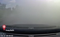 'Xe ma' bất ngờ biến mất trên cao tốc sau làn khói trắng